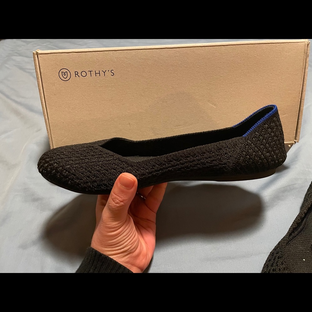 Size 8 Rothys round toe in honeycomb black.